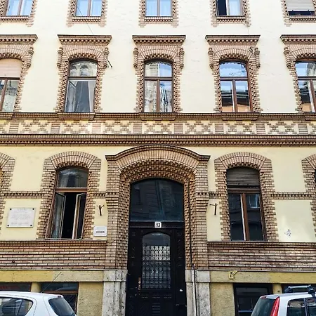Brody Str 13 Apartment