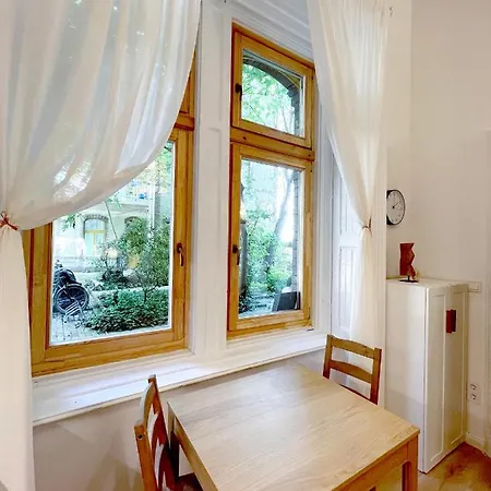Apartment Brody Str 13