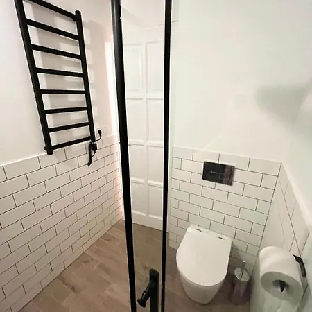 Brody Str 13 Apartment